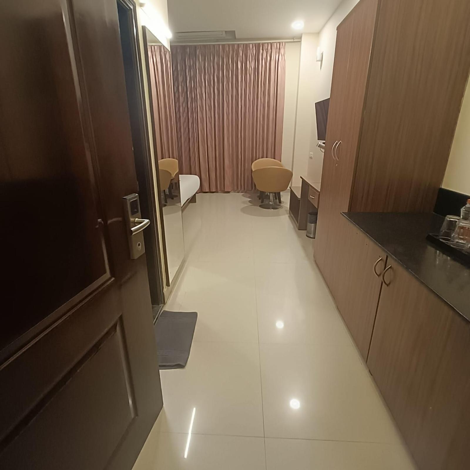 Astra Hotels & Suites Whitefield Near To Nallurahalli Metro Station And Ktpo Bengalúr Exteriér fotografie