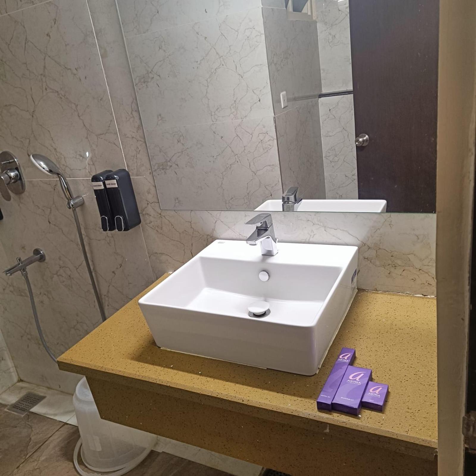 Astra Hotels & Suites Whitefield Near To Nallurahalli Metro Station And Ktpo Bengalúr Exteriér fotografie